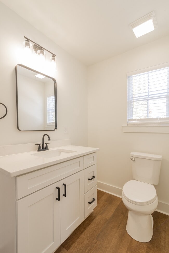 Building Photo - 404 Kirby Dr