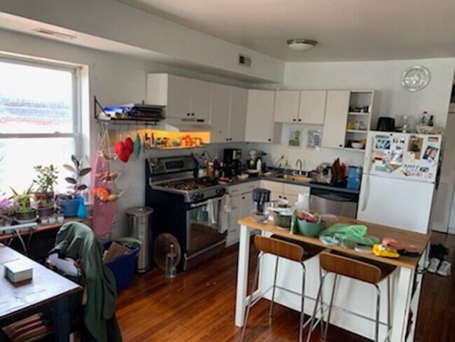 Building Photo - 931 S 10th St