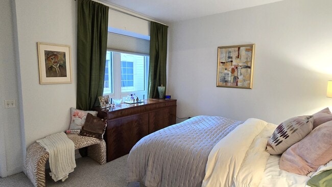 Building Photo - 57 E Delaware Pl