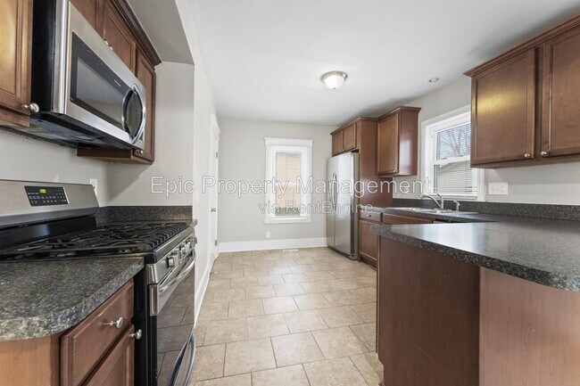 Building Photo - 2508 W Jefferson Ave