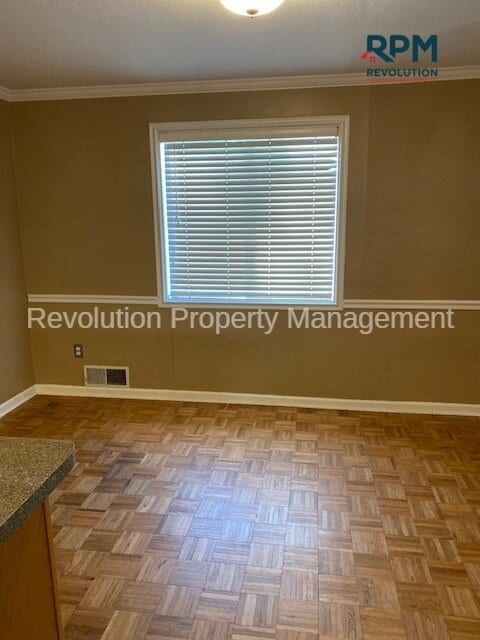 Building Photo - "Charming 2-Bed, 2-Bath Retreat in Ogden –...