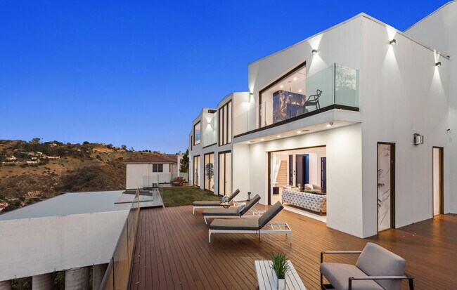 Building Photo - 7567 Hermes Dr