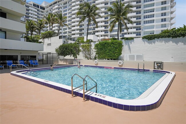 Building Photo - 1623 Collins Ave
