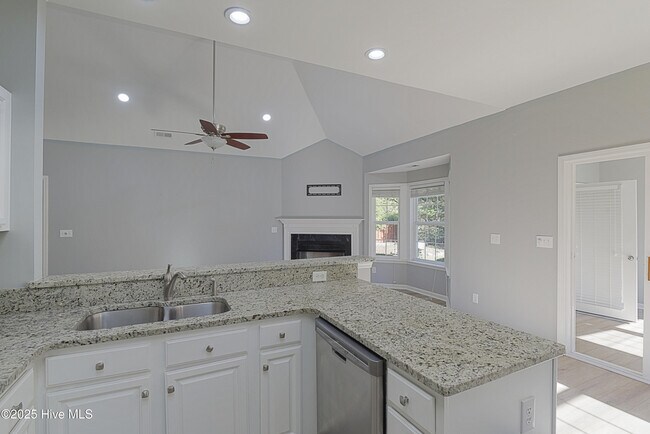 Building Photo - 8829 Lansdowne Dr NW