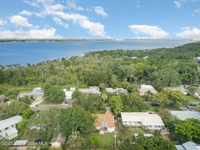 Building Photo - 118 S Indian Cir