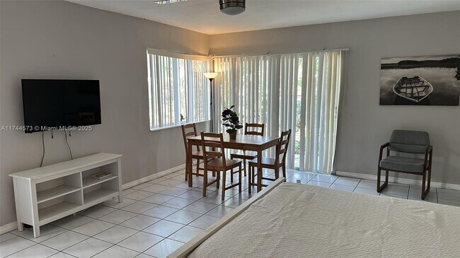 Primary Photo - 90 Isle of Venice Dr