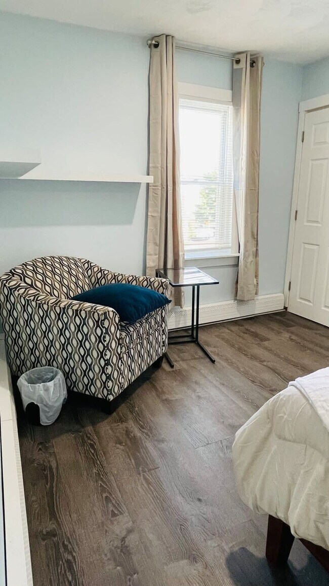 Building Photo - 25 Andem St