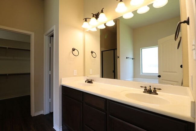 Building Photo - 3116 Stallion Dr