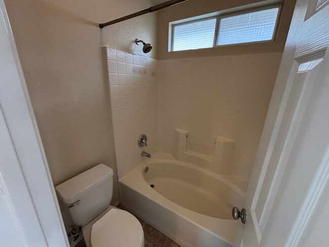 Building Photo - Charming home in gated community in Missio...