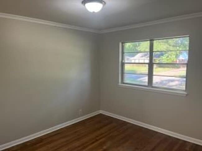 Building Photo - Available Now! MOVE IN SPECIAL HALF OFF FI...