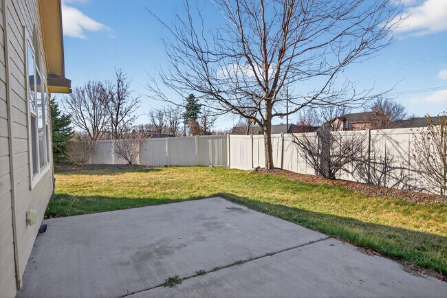 Building Photo - Spacious Home in Quiet Star Cul-de-Sac with Large Yard