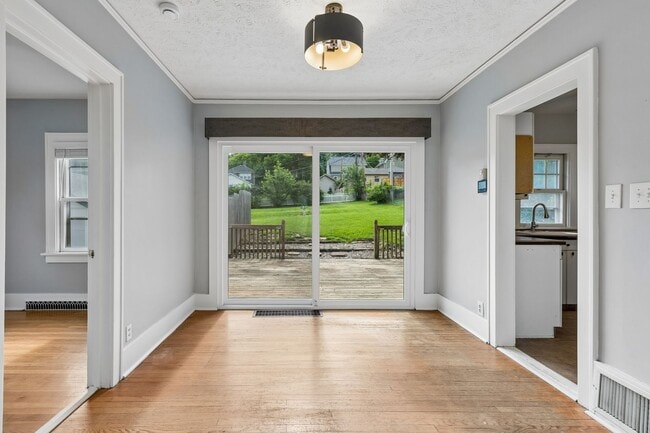 Building Photo - 519 S 56th St