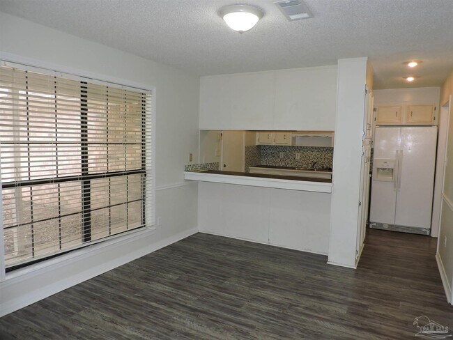 Building Photo - 2780 Honeywood Dr