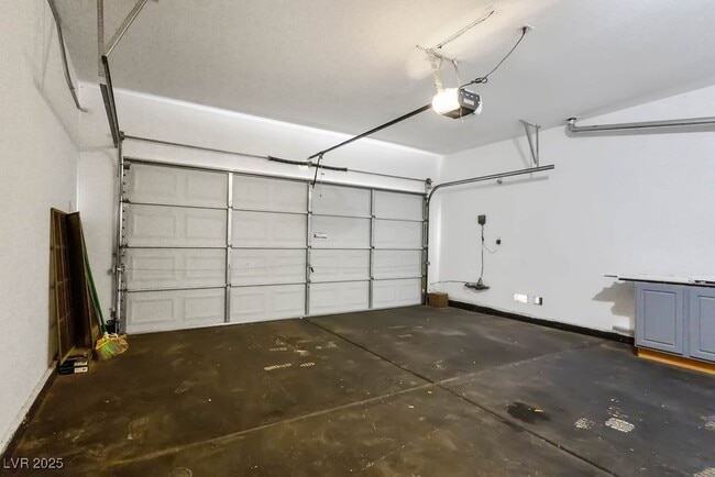 Building Photo - 5870 Gentleslope St