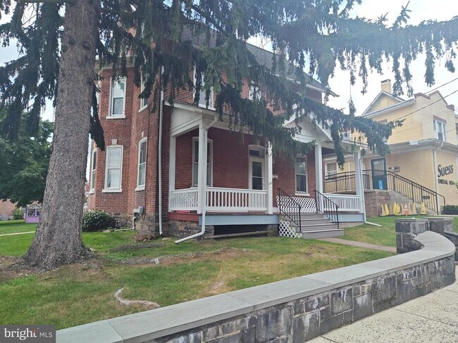 Building Photo - 602 Arch St