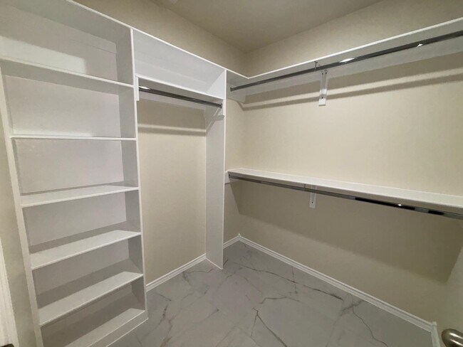 Building Photo - 5821 Colegio Ln