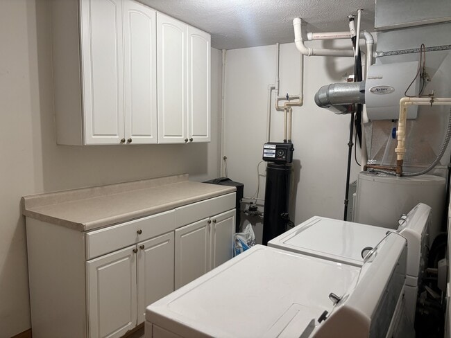 Building Photo - 955 Buckingham Dr