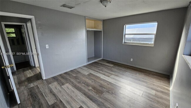 Building Photo - 374 NW 31st Ave