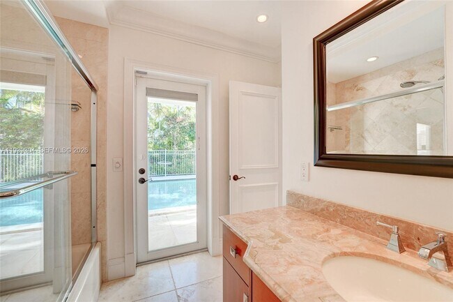 Building Photo - 10640 SW 61st Ave