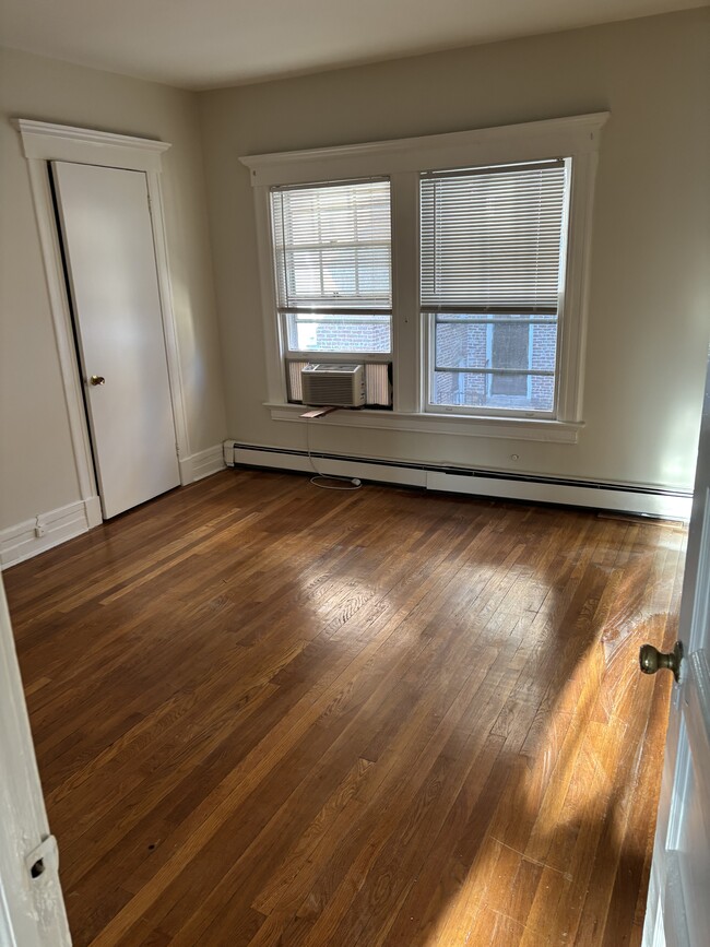 Bedroom - 182 Claremont Ave