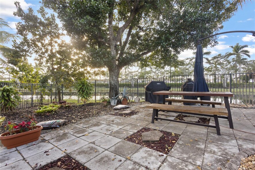 Building Photo - 3719 Oak Ridge Cir