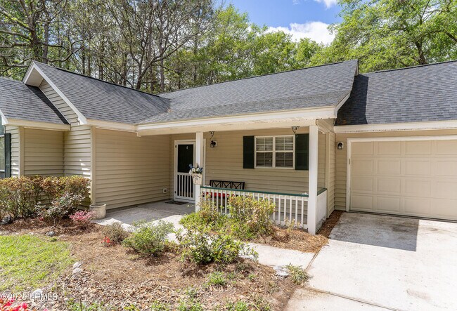 Building Photo - 18 Le Moyne Dr
