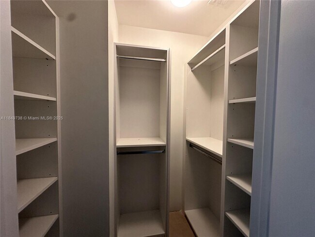 Building Photo - 21200 Point Pl