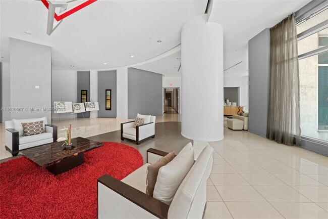 Building Photo - 300 S Biscayne Blvd