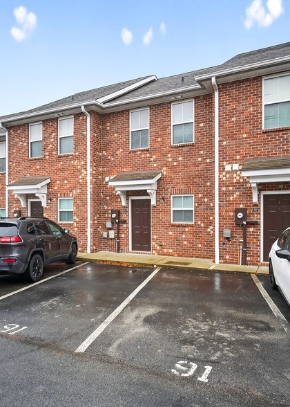 Building Photo - 117 Charlotte Dr