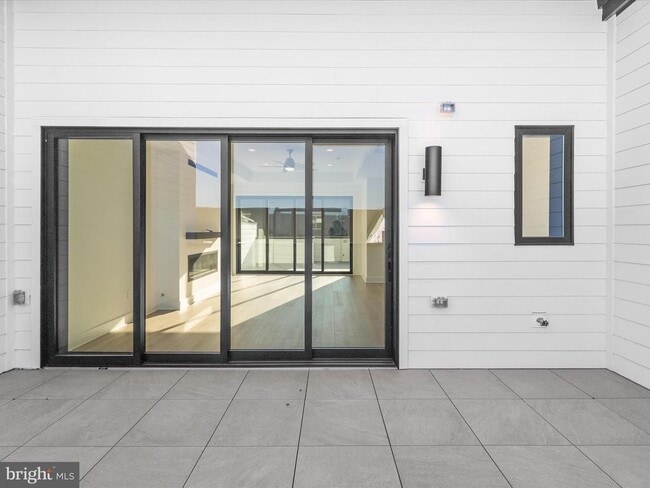 Building Photo - 14920 Dispatch St