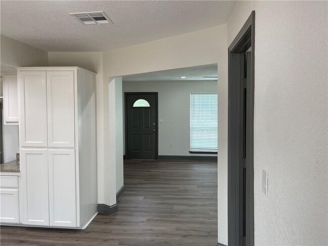 Building Photo - 3014 Meldrum Rd