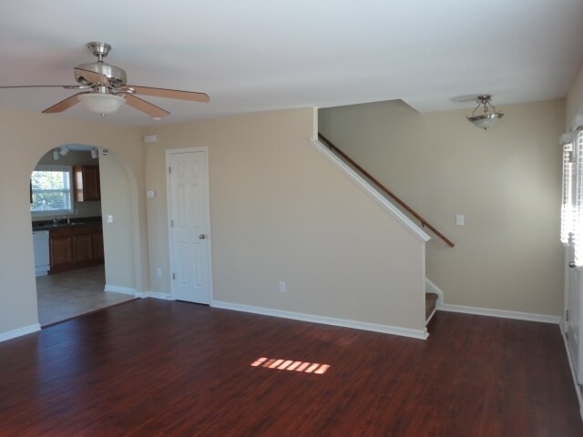 Building Photo - 611 Blue Lake Dr