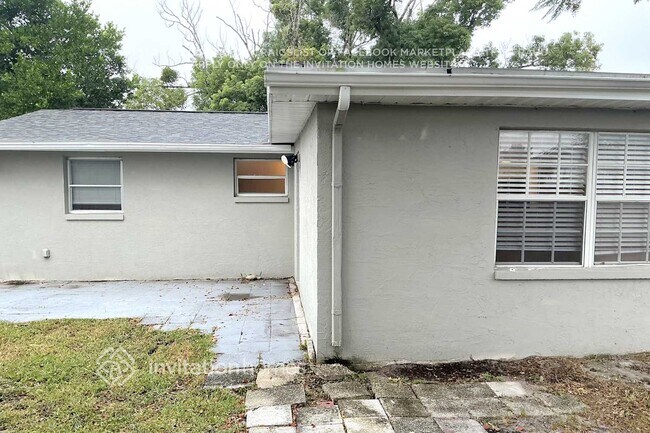 Building Photo - 10824 Oakdale Ave