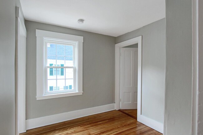 Building Photo - 35 Souhegan St