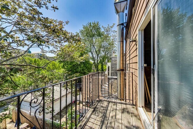 Building Photo - 1041 W Taylor St