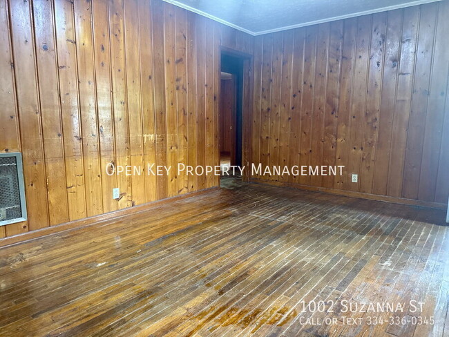 Building Photo - 1002 Suzanna St
