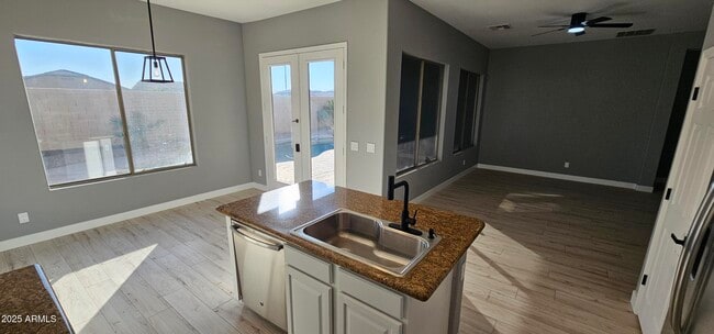 Building Photo - 17913 W Desert View Ln