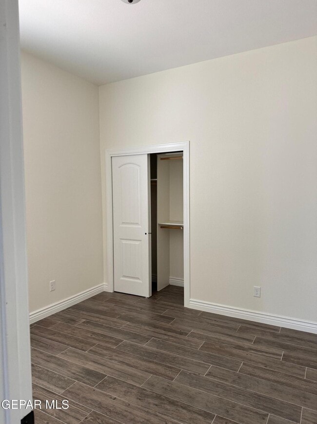 Building Photo - 229 Farnborough St