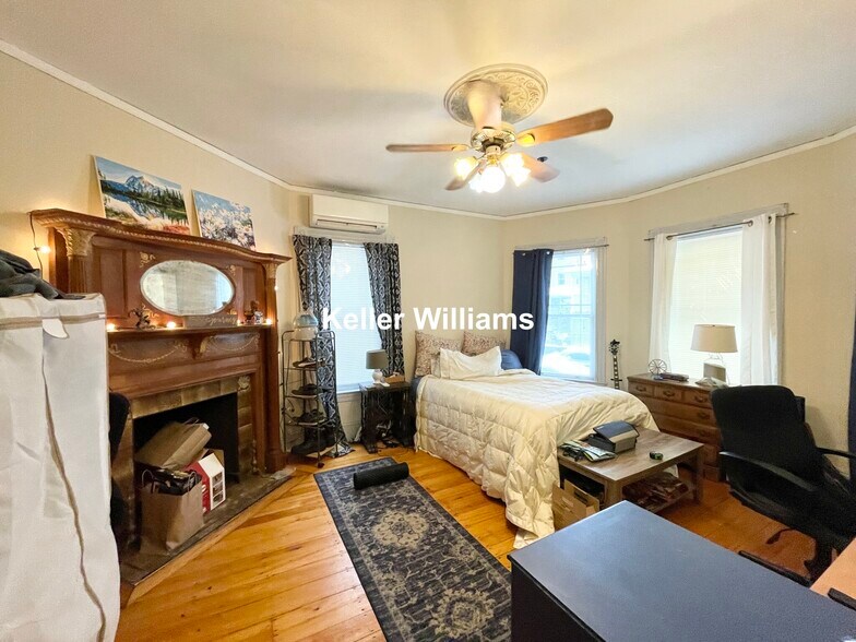 Building Photo - 67 Hillside St