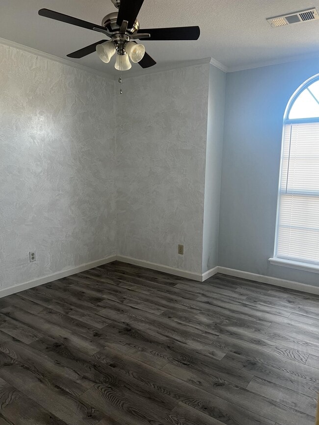 Building Photo - 1015 Ruby Dr