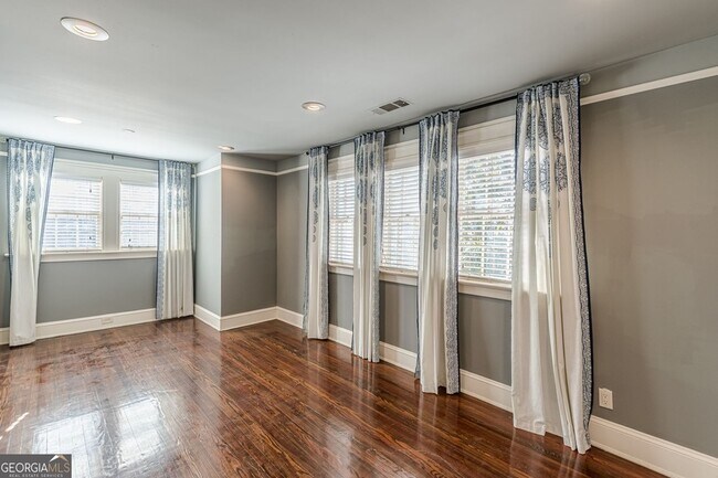 Building Photo - 1957 Walker Ave