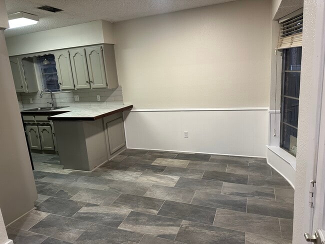 Building Photo - 8608 Brookridge Dr