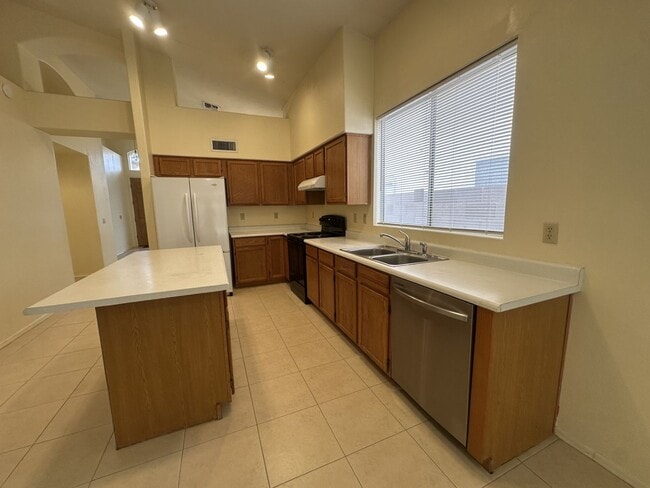 Building Photo - CONVENIENT CHANDLER LOCATION
