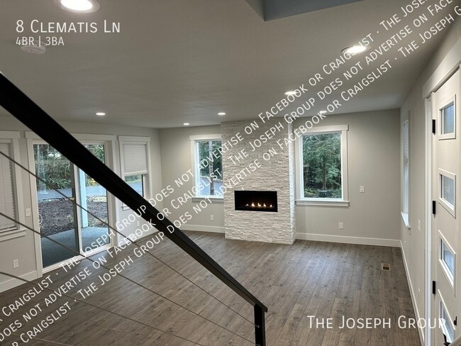 Building Photo - 8 Clematis Ln