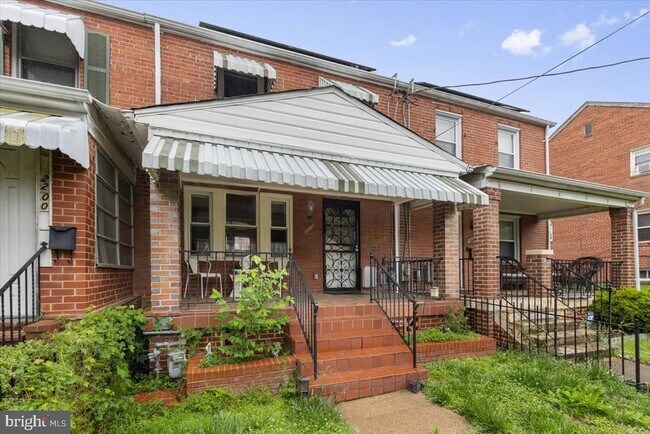 Primary Photo - 2202 U Pl SE