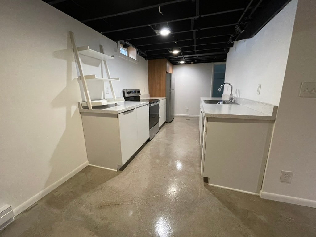 Kitchen - 2242 Prospect Ave NE