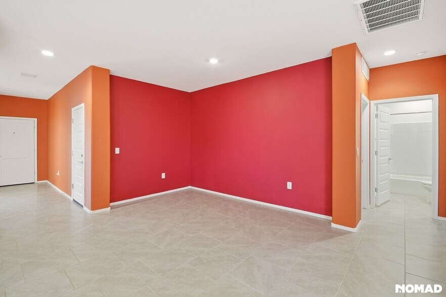 Building Photo - 558 W Woodward St