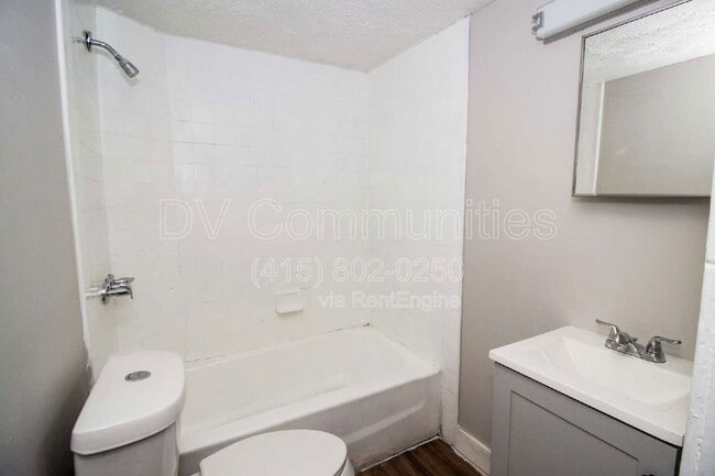 Building Photo - 2947 E 57th St