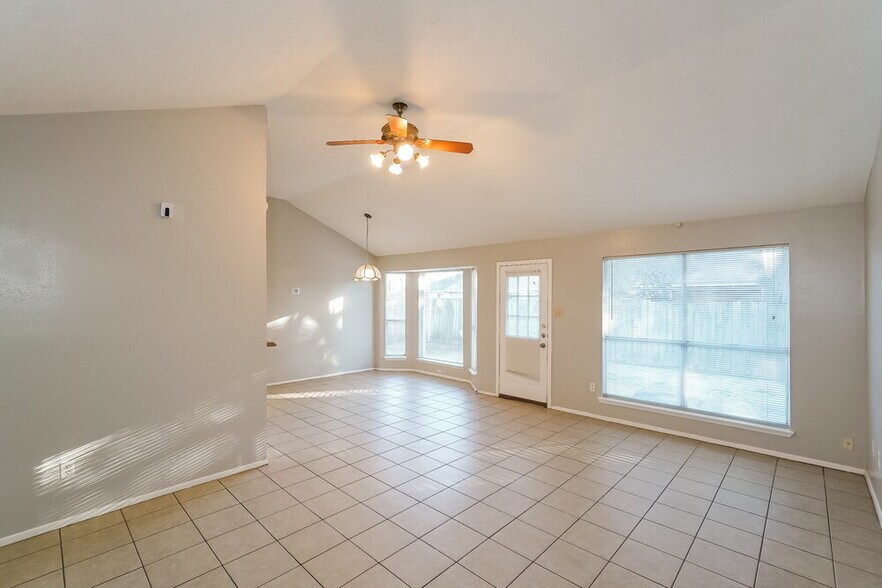 Building Photo - 7622 Millbrae Ln