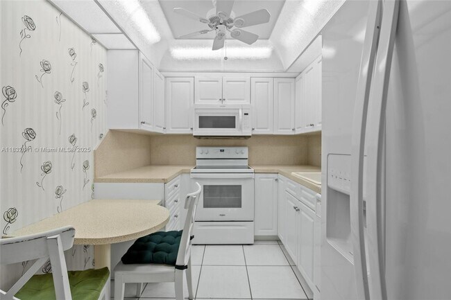Building Photo - 1200 St Charles Pl